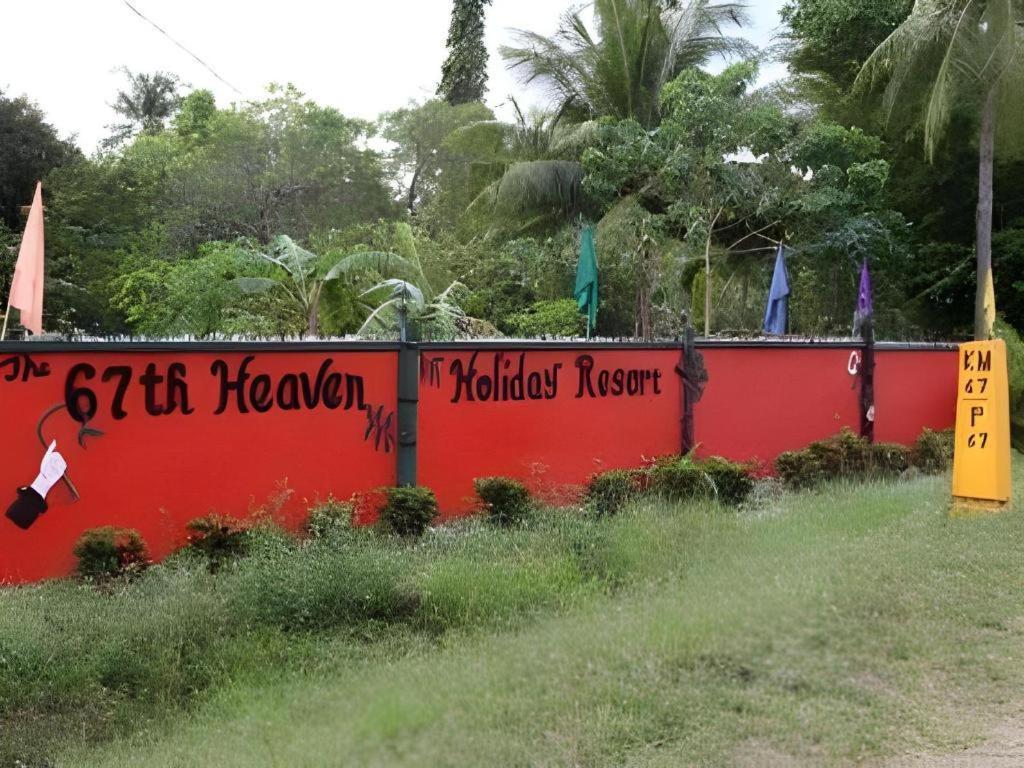67Th Heaven Holiday Resort Lucbuan Екстер'єр фото
