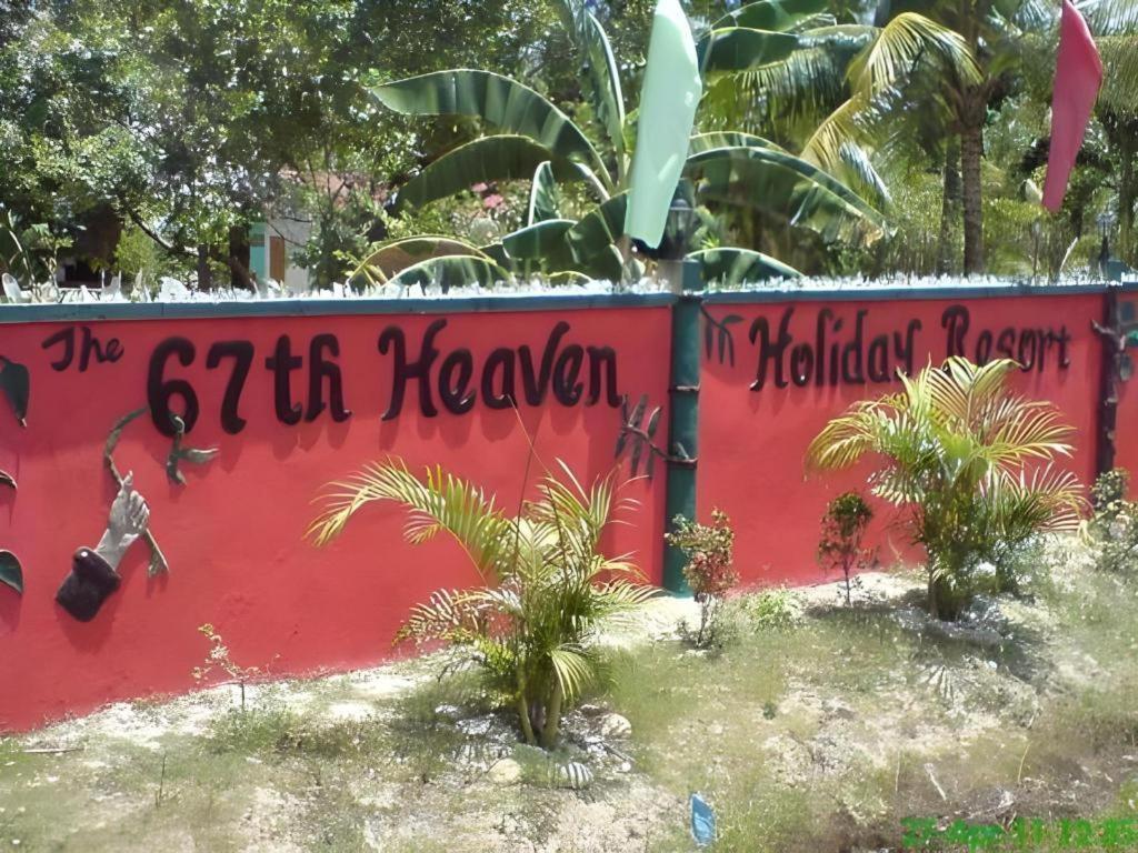 67Th Heaven Holiday Resort Lucbuan Екстер'єр фото
