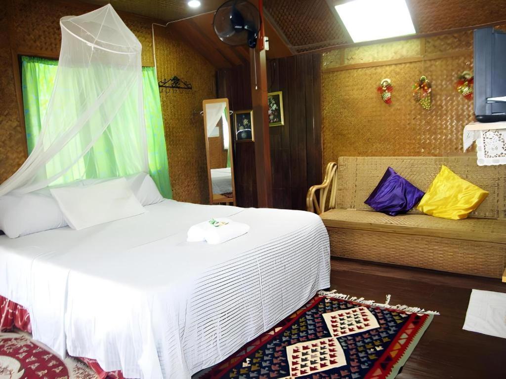 67Th Heaven Holiday Resort Lucbuan Екстер'єр фото